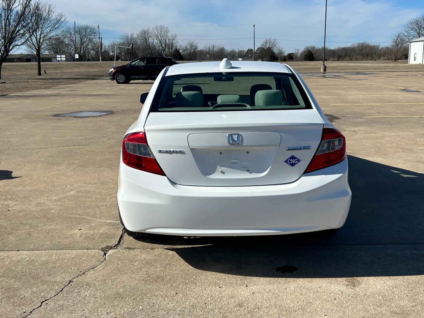 2012 White /Gray Honda Civic CNG Sedan 5-Speed AT (19XFB5F58CE) with an 1.8L L4 SOHC 16V CNG engine, 5-Speed Automatic transmission, located at 17760 Hwy 62, Morris, OK, 74445, (918) 733-4887, 35.609104, -95.877060 - 2012 HONDA CIVIC 1.8L FWD DEDICATED CNG (COMPRESSED NATURAL GAS) VEHICLE. FEATURES REMOTE KEYLESS ENTRY, POWER LOCKS, POWER WINDOWS, POWER MIRRORS, MANUEL SEATS, AM/FM RADIO, CD PLAYER, USB, AUX, BLUETOOTH FOR HANDS-FREE CALLING, 12V POWER OUTLET, CRUISE CONTROL, TRACTION CONTROL, CLOTH SEATS, 195/6 - Photo#5